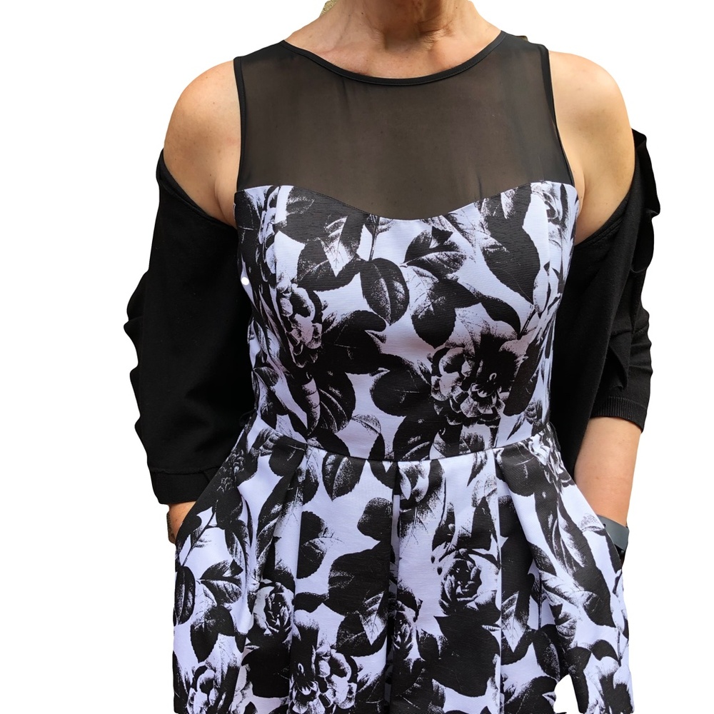 WHBM Sheath Black & White Floral Dress Size